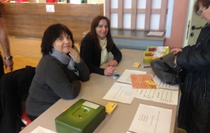 Jacqueline et Régine à la caisse